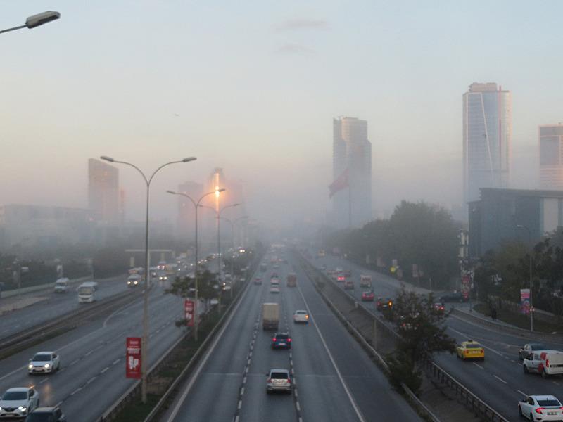 İstanbul'da sis etkili oldu. (Fotoğraf: AA)