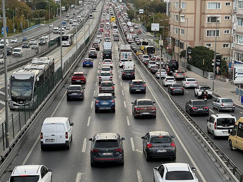 İstanbul'da sağanak sonrası trafikte aksamalar yaşandı (AA)