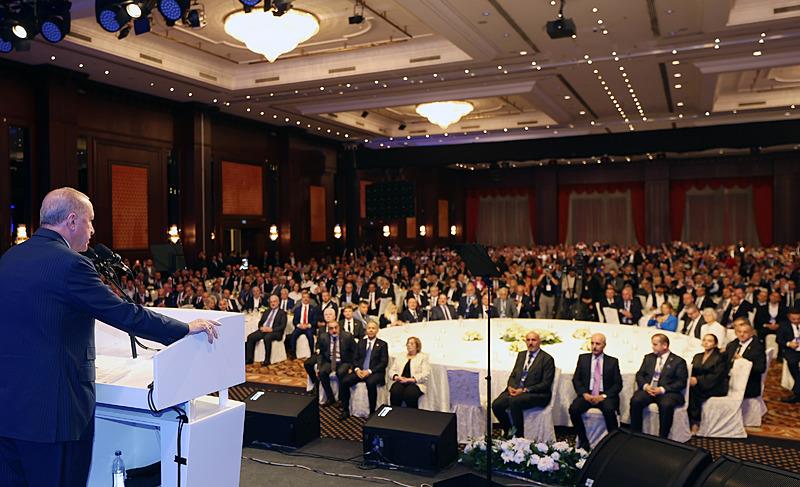 Başkan Erdoğan, İstanbul’da Muhtarlar Buluşması programında önemli açıklamalarda bulundu (AA)