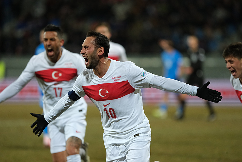 Hakan Çalhanoğlu İzlanda karşısında gol sevinci yaşamıştı (AA)