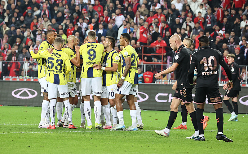 Fenerbahçe 9'uncu haftada Samsunspor ile karşılaştı (AA)