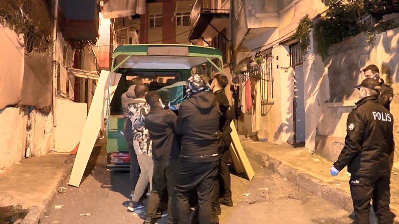 Beyoğlu'nda yabancı uyruklu anne ve bebeği ölü bulundu (DHA)