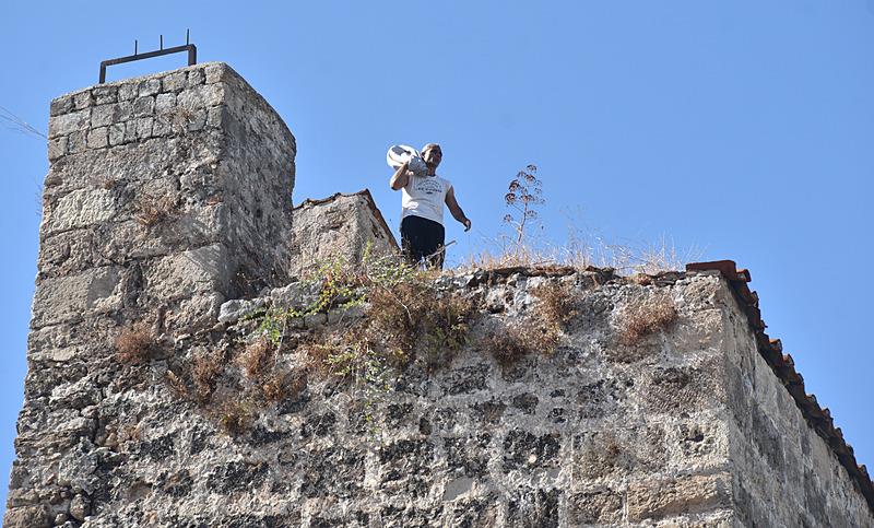 Antalya'da surlara çıkan bir şahıs ortalığı karıştırdı (DHA)