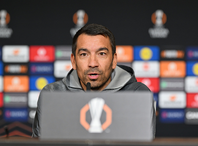 Giovanni van Bronckhorst, TUSAŞ saldırısı sonrası Türk halkının yanında olduğunu söyledi. (AA)