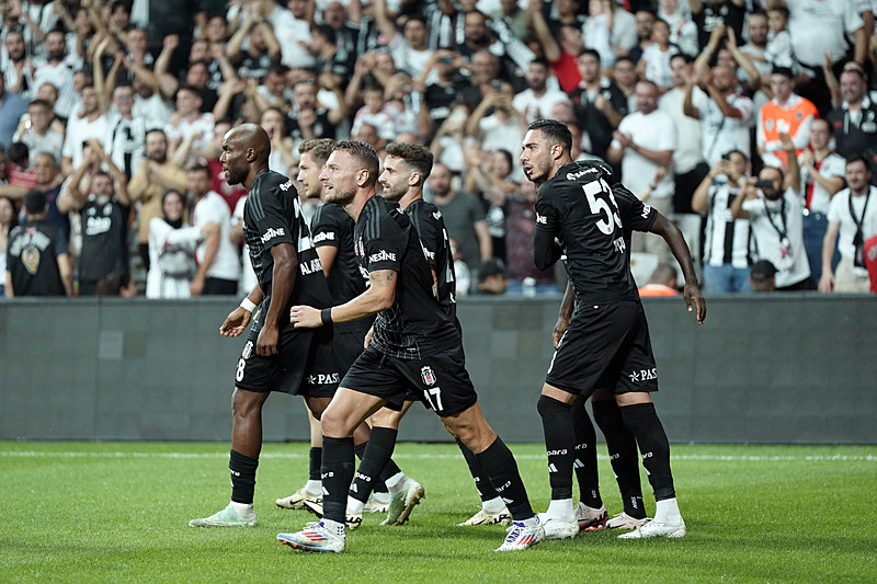 Beşiktaş Lyon'u deplasmanda 1-0 yendi (EPA)