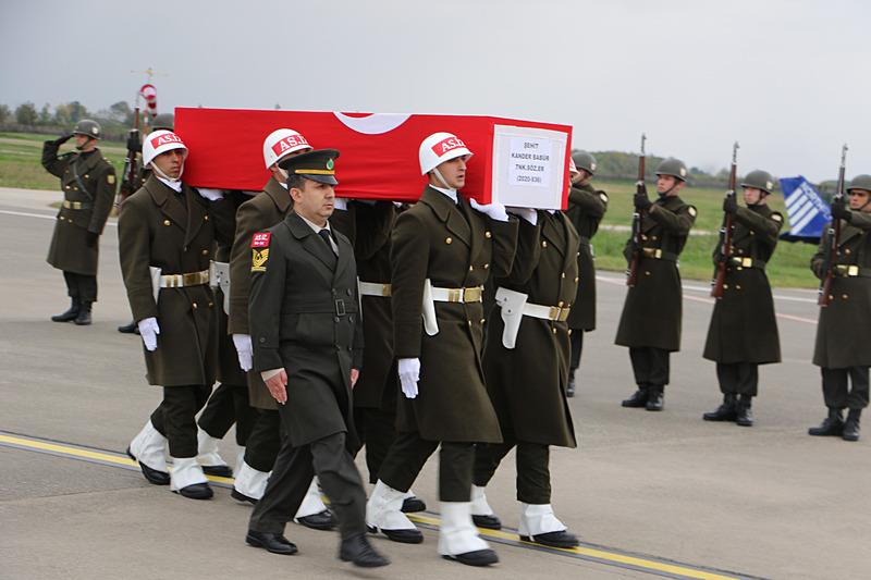 Şırnak'ta Pençe-Kaplan Operasyonu bölgesinde şehit olan Kander Babür son yolculuğuna uğurlandı (AA)