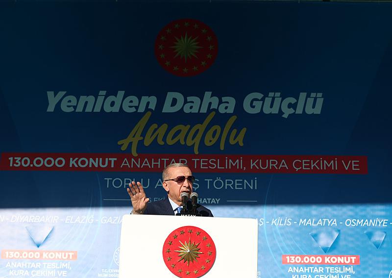 Başkan Erdoğan Hatay'da deprem konutlarını teslim etti (AA)