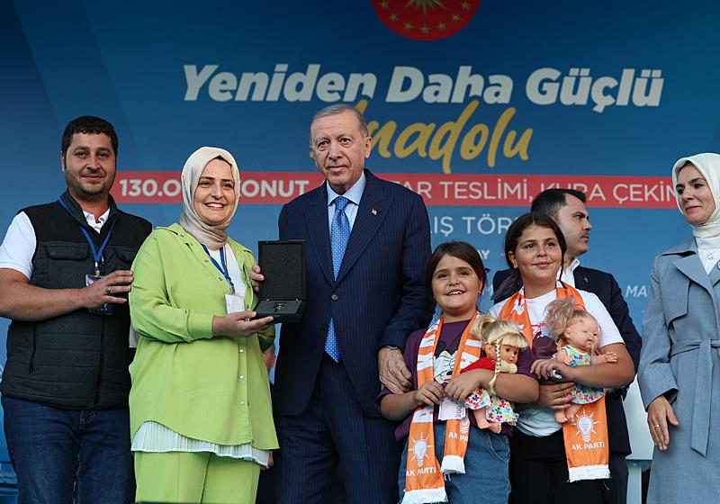 Başkan Erdoğan Hatay'da deprem konutlarını teslim etti (AA)