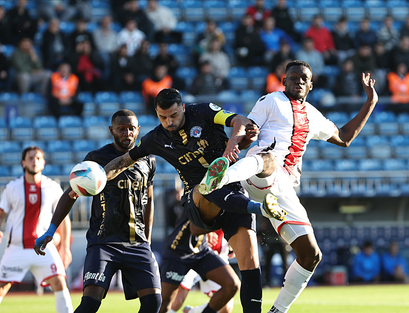 Marius Mouandilmadji gol atmayı başaramadı (DHA)