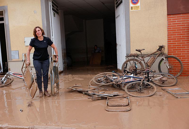 İspanya’nın Valensiya özerk bölgesinde şiddetli yağış ve fırtınanın ardından etkili olan sellerde hayatını kaybedenlerin sayısı 51’e yükseldi, Reuters