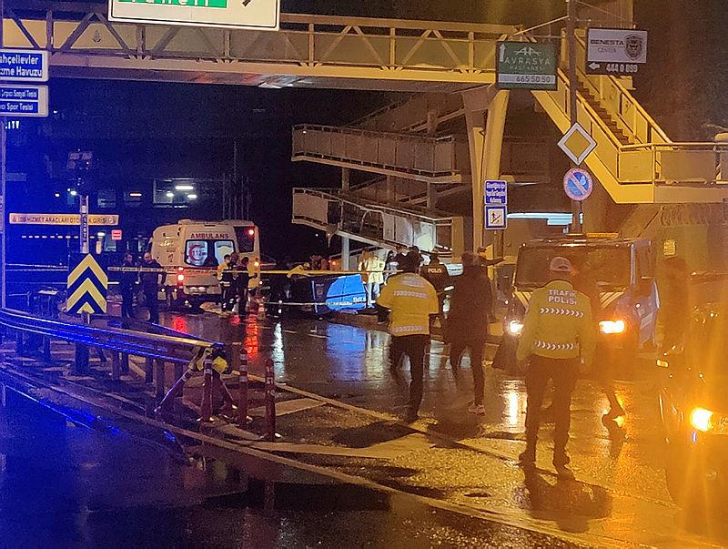 Bakırköy'de kazaya müdahale eden trafik ekibine İETT otobüsü çarpması sonucu 1 polis şehit oldu (DHA)