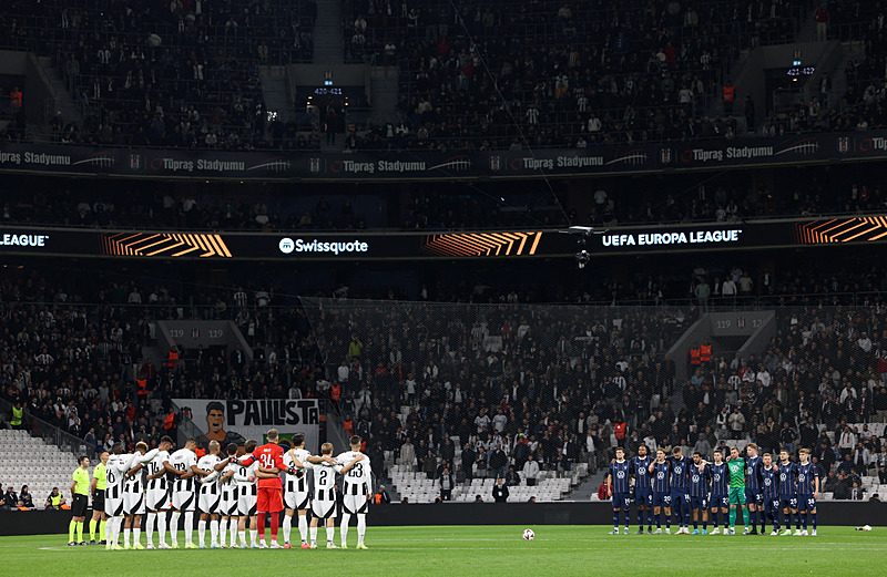 Beşiktaş tribünlerinden İsrail'e tepki yağdı (REUTERS)