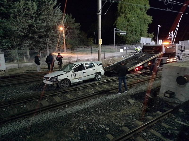 Kırklareli'nde korku dolu anlar! Trenle otomobil çarpıştı (AA)