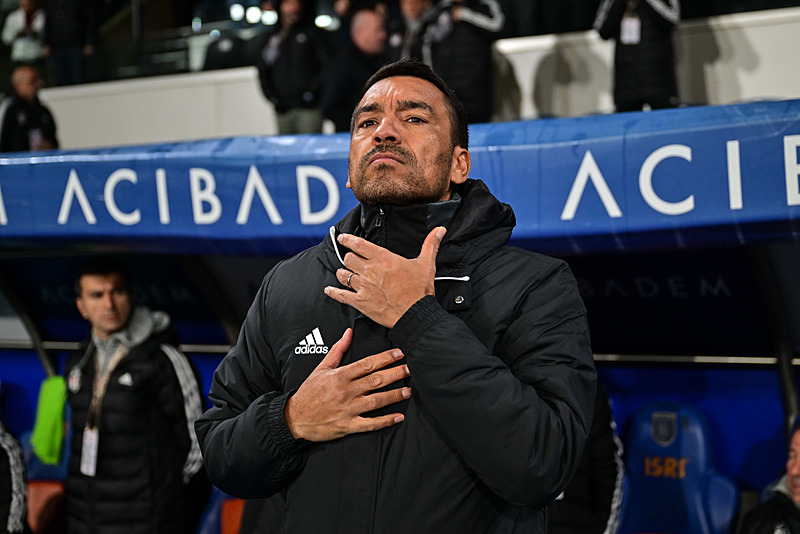 Giovanni van Bronckhorst Süper Lig'de 3. beraberliğini aldı (AA)