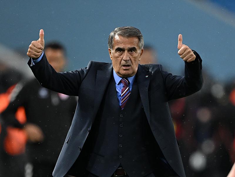 Şenol Güneş devre arasında transfer yapılacağını söyledi. (AA)