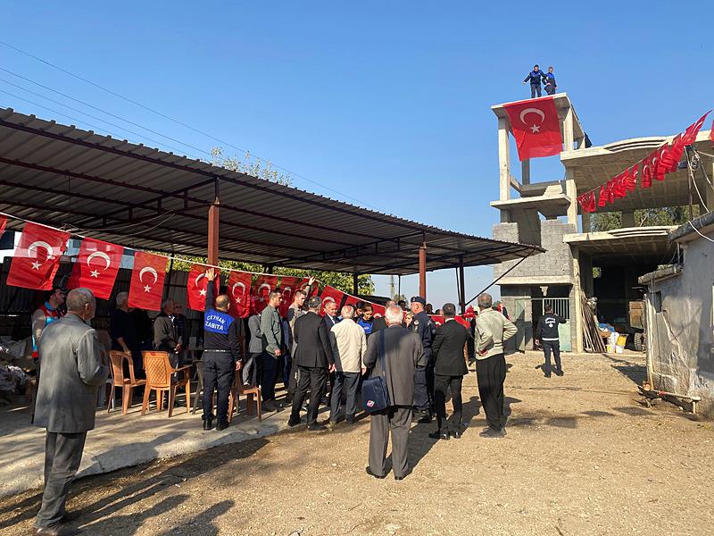 Şehit Yiğit Can Yiğit'in Adana'daki ailesine şehadet haberi verildi (DHA)