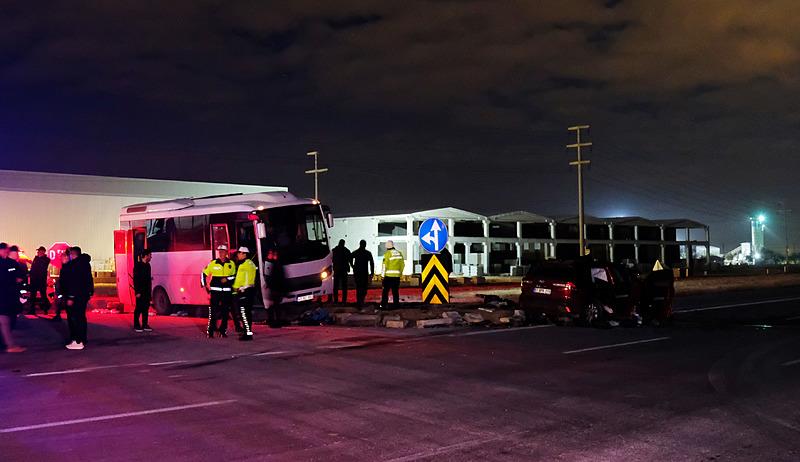 İhbar üzerine olay yerine çok sayıda ambulans ve polis ekibi sevk edildi. (DHA)