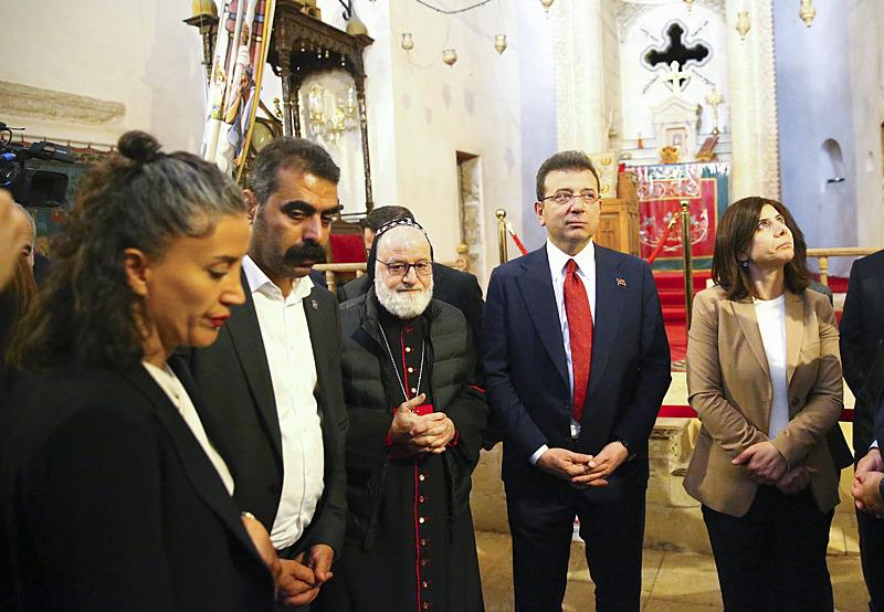 Ekrem İmamoğlu ve DEM'liler Mardin'de kilisede (AA)