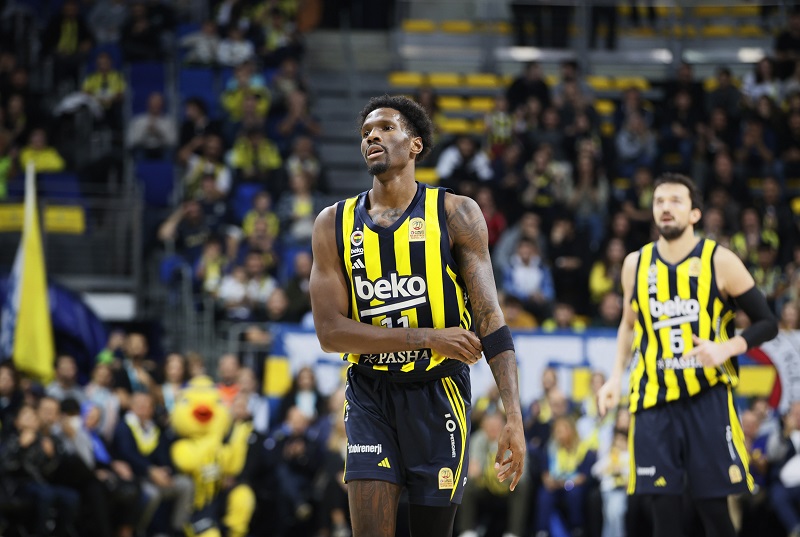 Fenerbahçe ezeli rakibi Anadolu Efes'in namağlup serisini sonlandırdı (Fenerbahçe resmi internet sitesi)