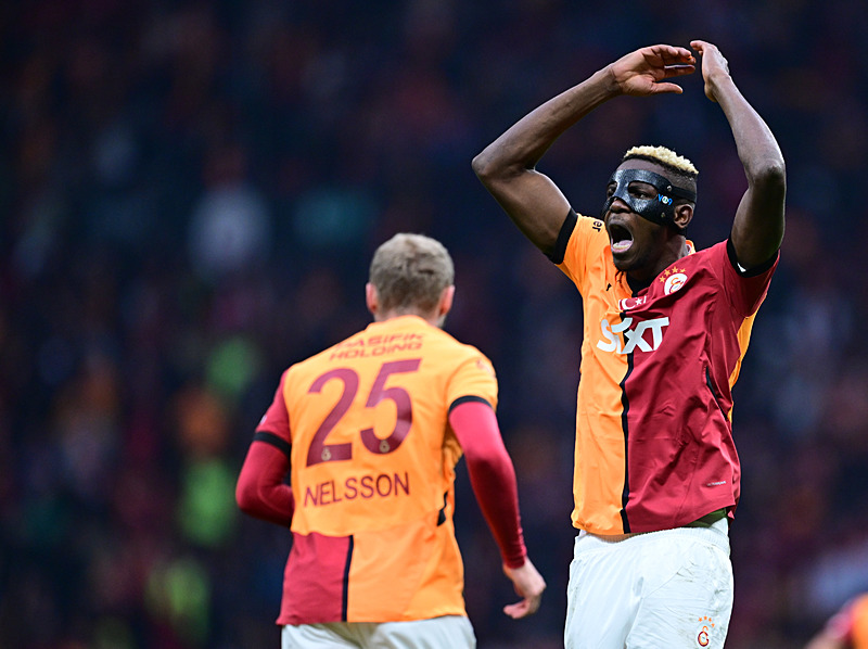 Victor Osimhen Ocak ayında Galatasaray'dan ayrılmayı düşünmediğini söylemişti (AA)