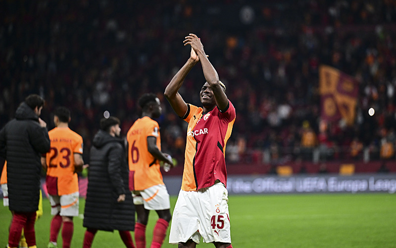 Victor Osimhen kontratının sonuna kadar Galatasaray'da kalmak istediğini söyledi (AA)