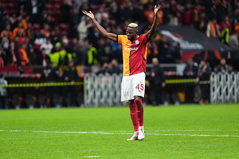 Galatasaray'ın Victor Osimhen'i kadrosunda tutmak için bonservis hamlesi yapıp yapmayacağı merakla bekleniyor (AA)