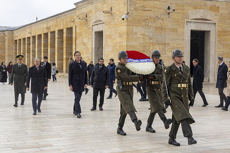 NATO Genel Sekreteri Rutte, Ankara'daki temasları kapsamında Anıtkabir'i ziyaret etti (AA)