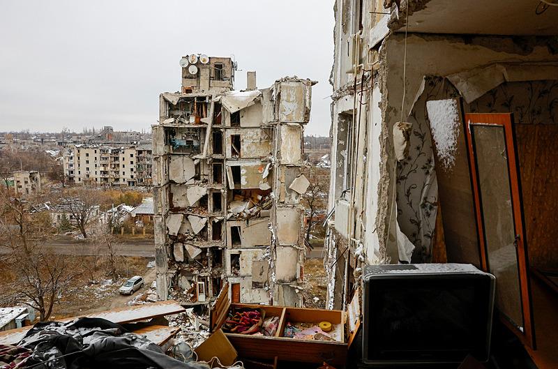 Rusya kontrolündeki Ukrayna'nın Donetsk bölgesinde yer alan Avdiivka (Avdeyevka) kasabasında Rusya-Ukrayna çatışmaları sırasında ağır hasar gören çok katlı konut binalarından bir görünüm, 25 Kasım 2024. REUTERS