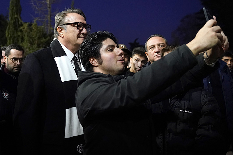 Beşiktaşlı taraftarlar Hasan Arat'a destek verdi (İHA)