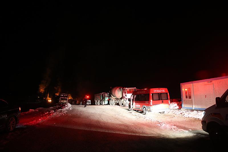 Tokat'ta taş ocağında çıkan yangına müdahale ediliyor (AA)