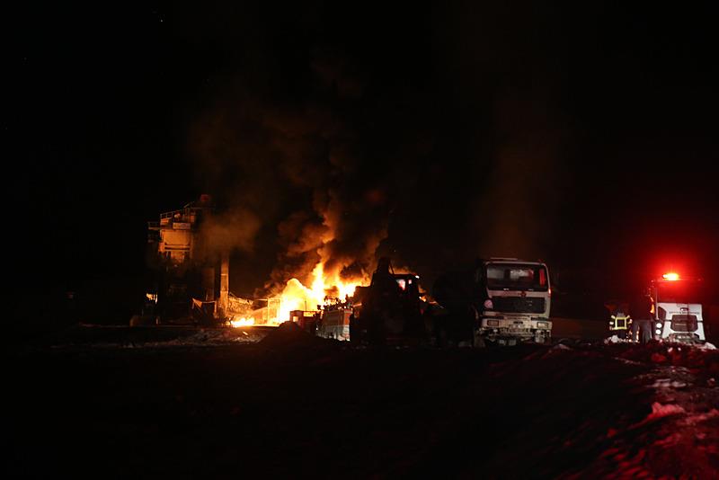 Tokat'ta taş ocağında çıkan yangına müdahale ediliyor (AA)