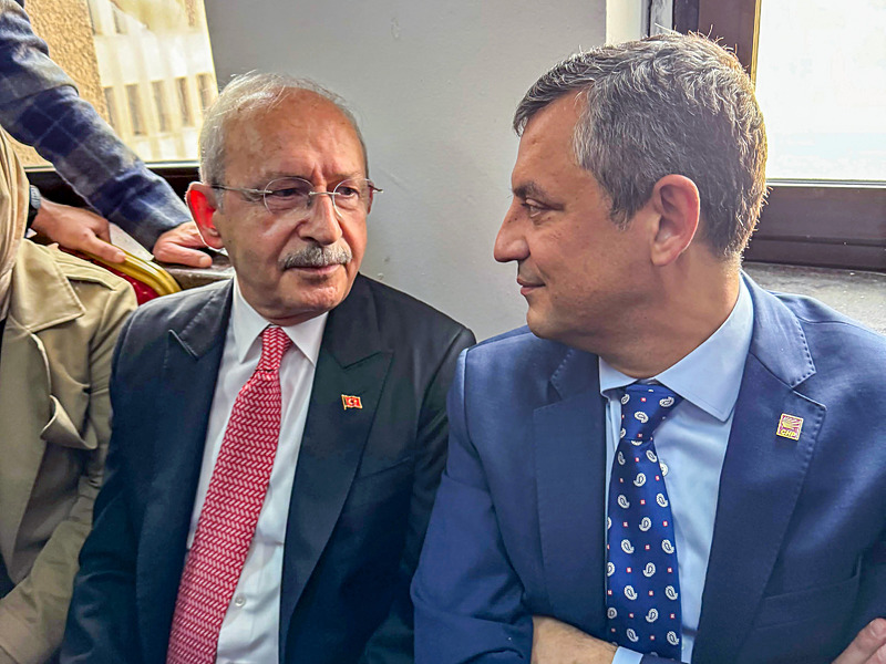 Kemal Kılıçdaroğlu ile Özgür Özel (Fotoğraf: AA)