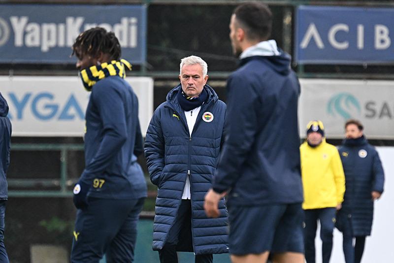 Mourinho, duran top performansından memnun değil. (AA)