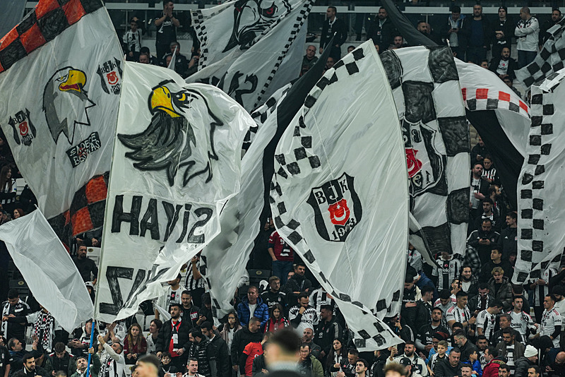 Beşiktaş taraftarları Tüpraş Stadyumu'ndaki tüm biletleri tüketti (AA)