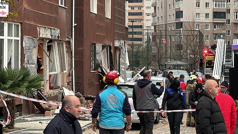 Ekiplerin bölgedeki çalışmaları devam ediyor. (DHA)