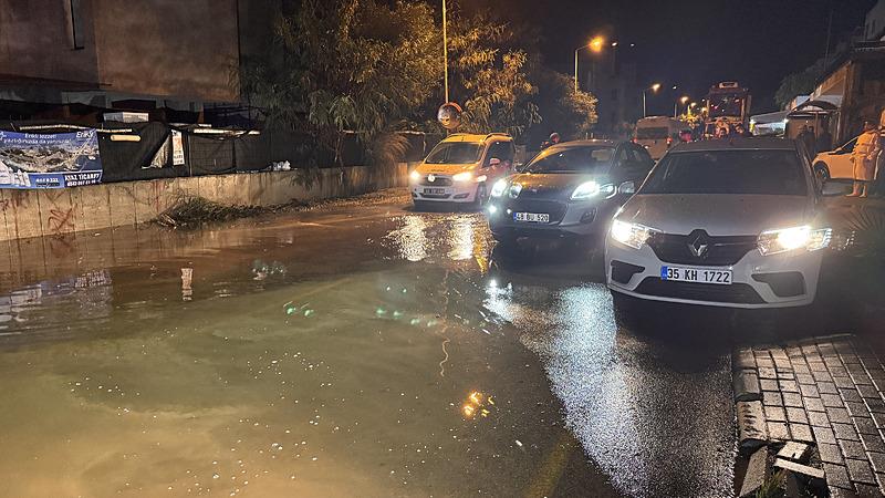 Muğla'nın Bodrum ilçesinde sel nedeniyle yollar kapandı (İHA) 