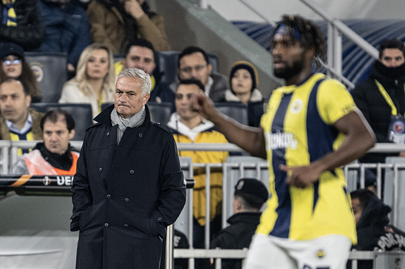 Jose Mourinho İrfan Can Kahveci'nin istikrar sağlayamadığını ifade etti (AA)