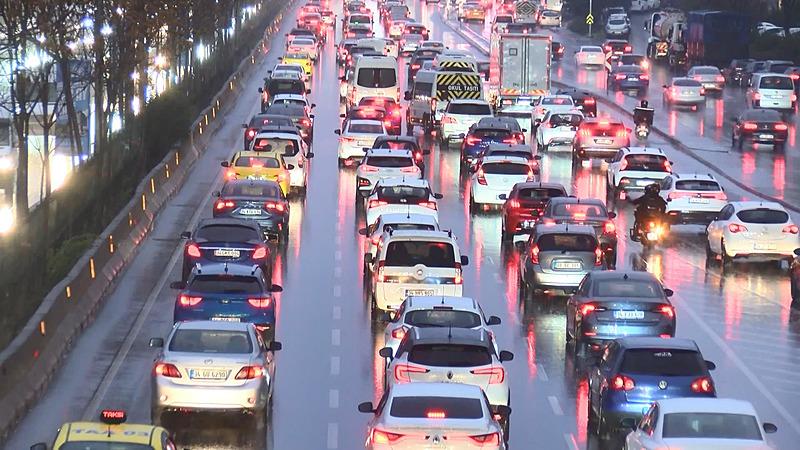 İstanbul'da trafik çilesi bitmiyor (Takvim.com.tr Fotoğraf Arşivi)