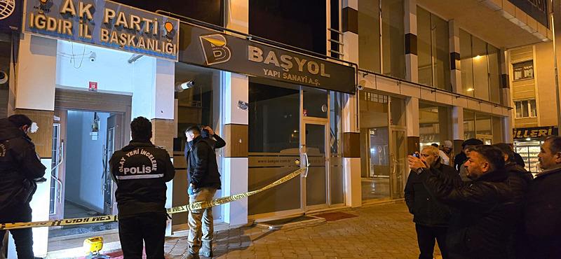 Iğdır’da AK Parti il binasına molotoflu saldırı (İHA) 