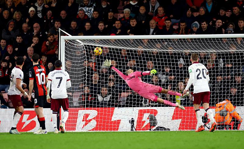 Enes Ünal'ın golü. (REUTERS)