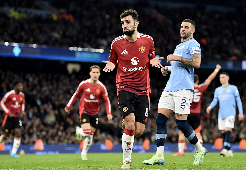 Manchester United son maçında Manchester City'i 2-1 yendi (EPA)