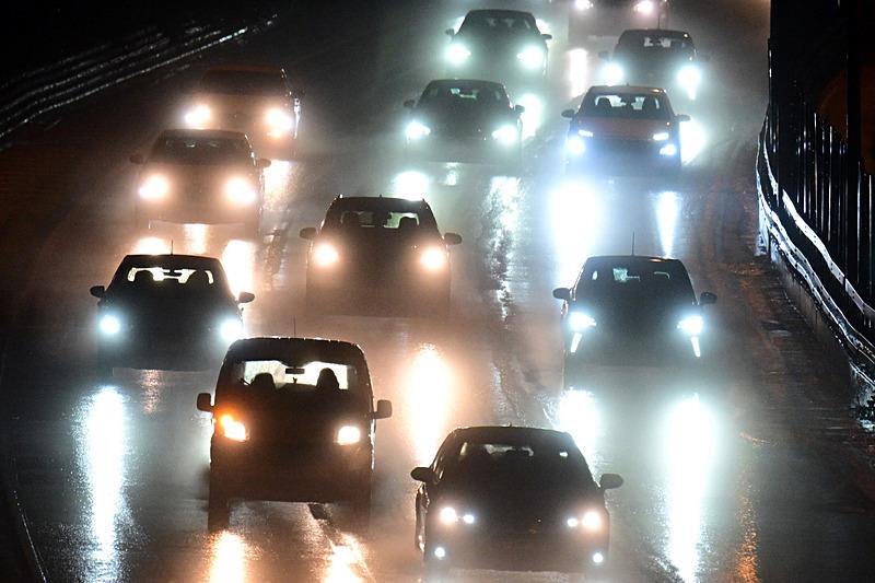 İstanbul'da akşam saatlerinde trafik yoğunluğu yaşanıyor. (Takvim.com.tr foto arşiv)