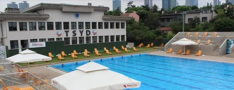 TSYD üyesi Mehmet İzmirlioğlu'nun eşi başörtülü olduğu için havuza alınmadı