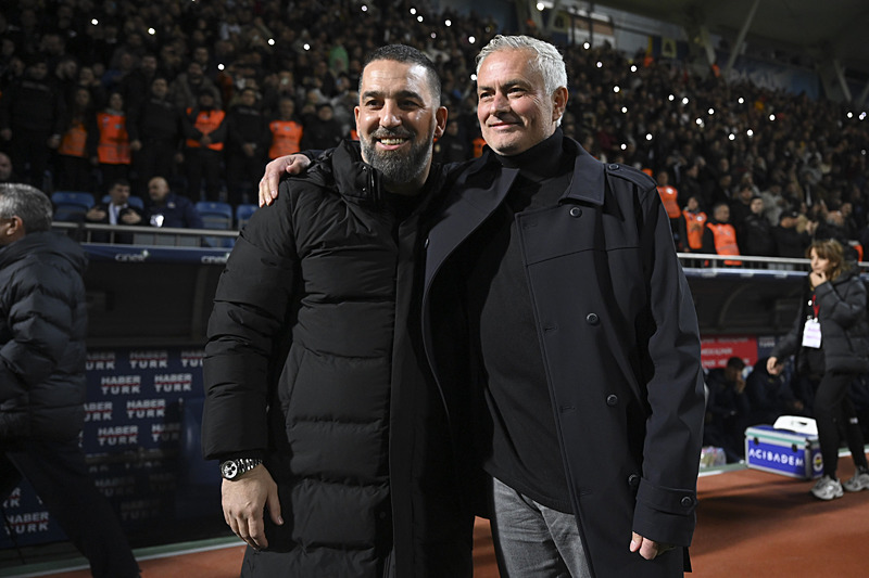 Arda Turan ve Jose Mourinho (AA)