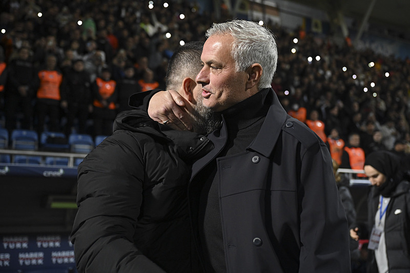 Arda Turan ve Jose Mourinho (AA)