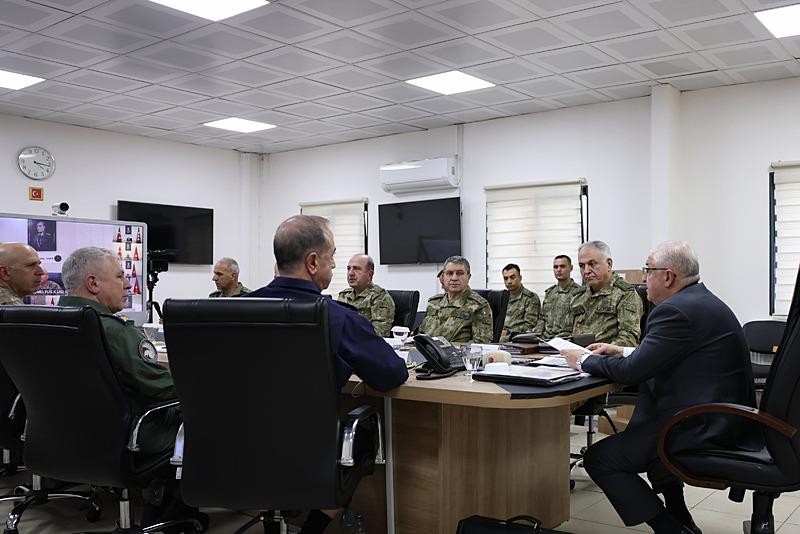 Bakan Güler, yurt içi ve sınır ötesindeki birlik komutanlarıyla videokonferans toplantısı yaptı (AA)