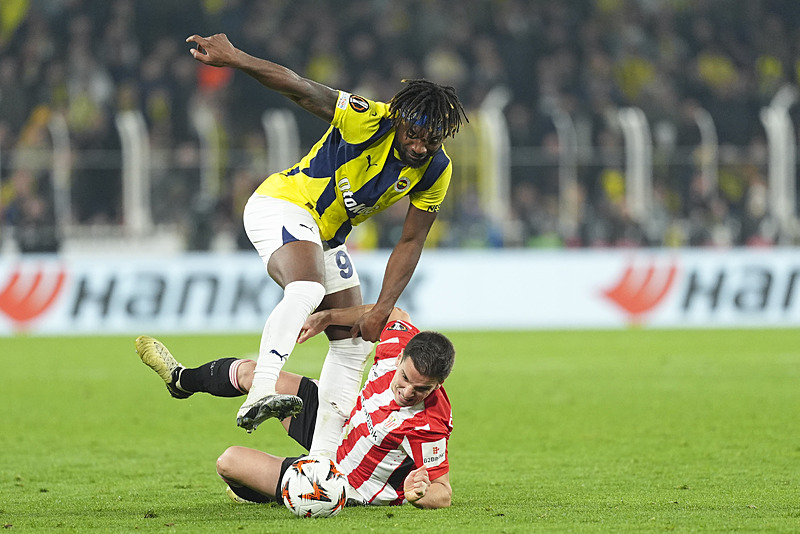 Allan Saint-Maximin'in Ocak ayındaki durumu merakla bekleniyor (AA)