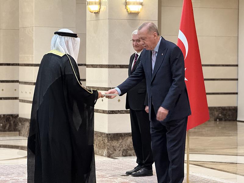 Başkan Erdoğan, Cumhurbaşkanlığı Külliyesi'nde, Kuveyt Büyükelçisi Abdülaziz Al- Adwani'yi kabul etti (Fotoğraf: DHA)