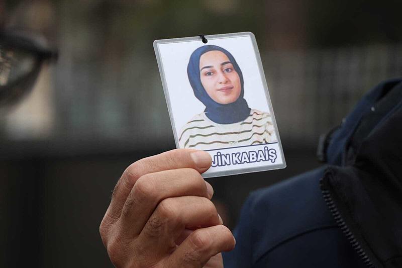 Van'da kaybolduktan cansız bedeni bulunan Rojin'in babası Nizamettin Kabaiş, Narin Güran davasına katıldı (Takvim.com.tr)