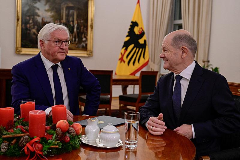 Almanya Cumhurbaşkanı Frank-Walter Steinmeier ve Şansölye Olaf Scholz, Reuters